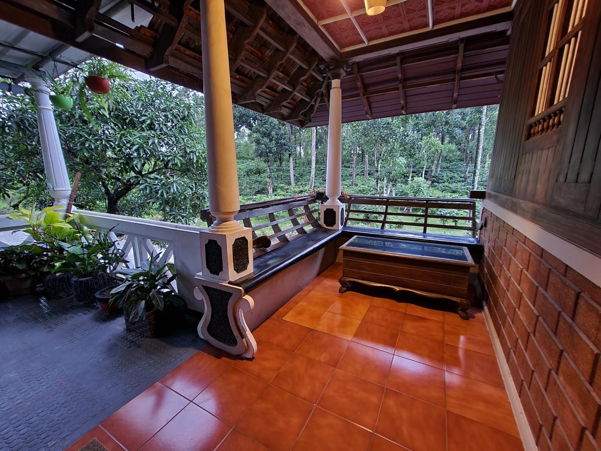 Kairali Palace Home Stay Thekkady Exterior photo