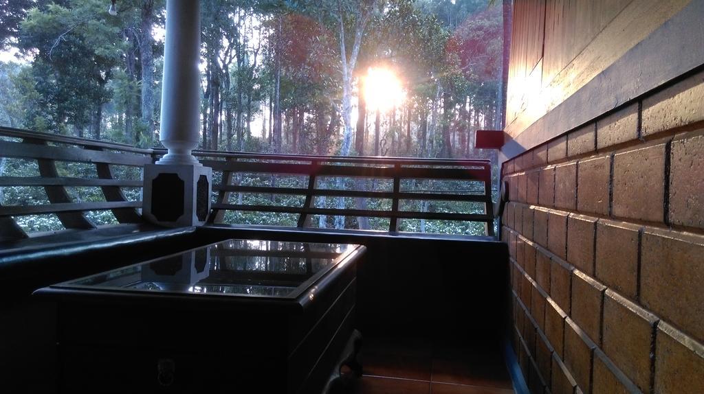 Kairali Palace Home Stay Thekkady Exterior photo